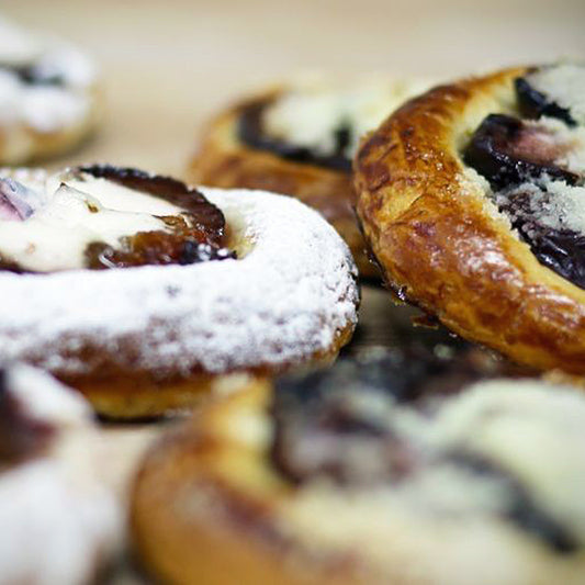 Koláč švestkový se zakysanou smetanou (100 g)